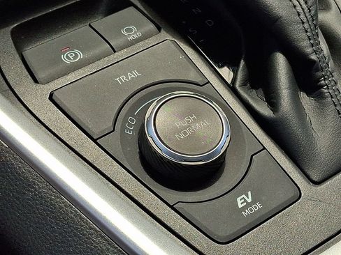 Certified 2022 Toyota RAV4 XLE Premium AWD/4WD image 27