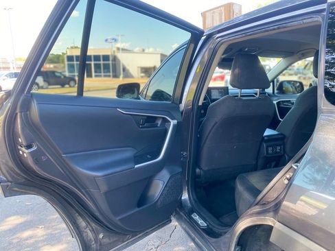 Used 2022 Toyota RAV4 LE AWD/4WD image 27