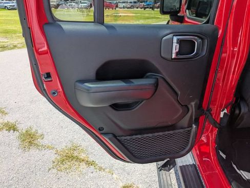 Used 2020 Jeep Gladiator Sport w/ Quick Order Package 24S AWD/4WD image 26