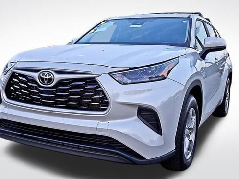 Used 2023 Toyota Highlander L image 8