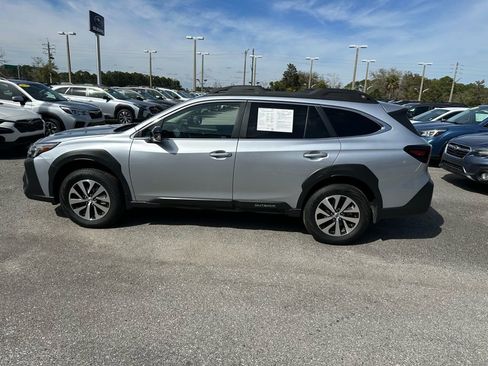 Used 2025 Subaru Outback Limited image 12