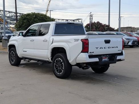 Used 2025 Toyota Tacoma TRD Sport AWD/4WD image 9