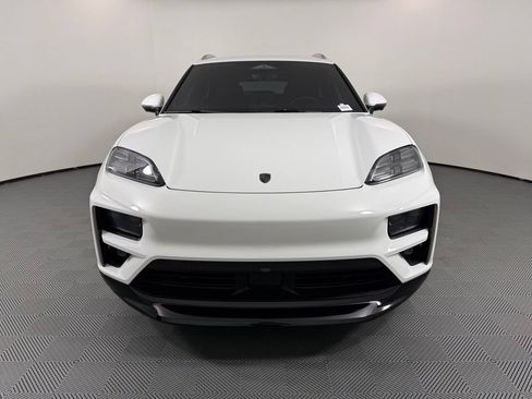 Certified 2025 Porsche Macan Turbo Electric AWD/4WD image 9