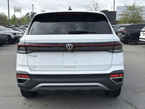 New 2026 Volkswagen Taos SE image 4