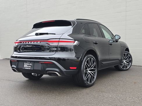 Certified 2025 Porsche Macan image 9