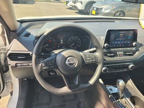 Certified 2025 Nissan Altima 2.5 S FWD image 30