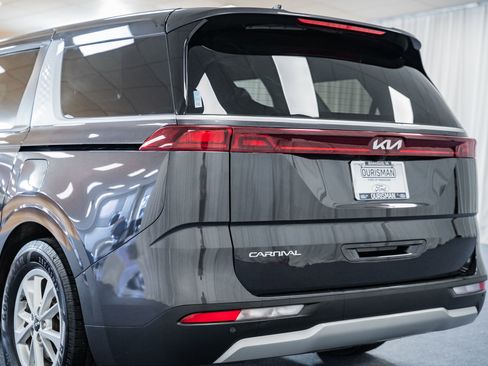 Used 2024 Kia Carnival LX image 6