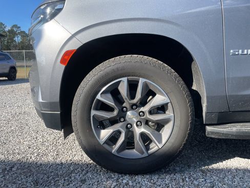 Used 2022 Chevrolet Suburban LT w/ Luxury Package image 7