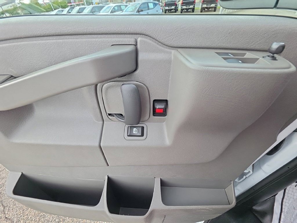 Used 2025 Chevrolet Express 2500 w/ Driver Convenience Package RWD image 17