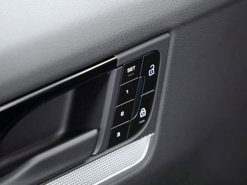 Certified 2025 Porsche Cayenne image 18