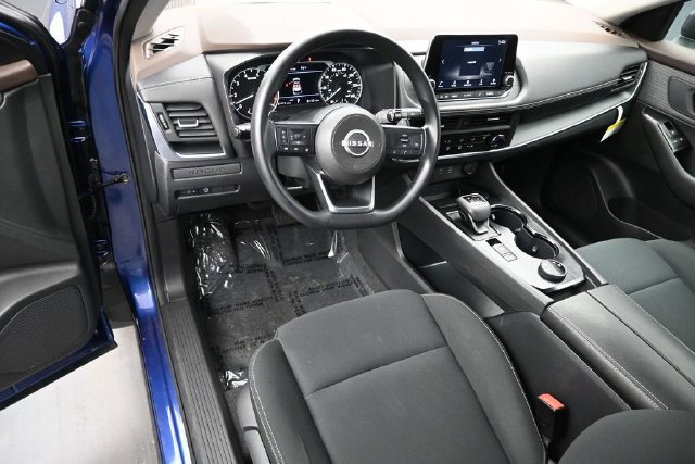 Used 2023 Nissan Rogue S AWD/4WD image 15