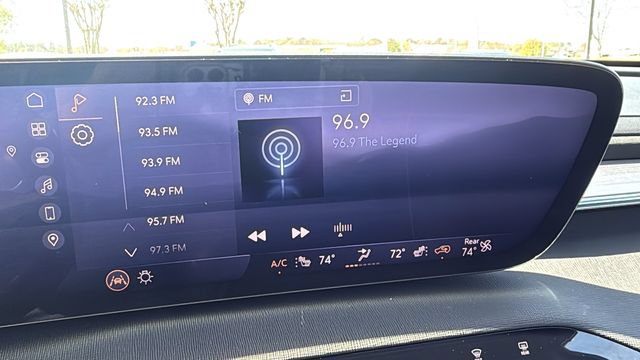 Used 2025 Buick Enclave Preferred FWD image 19