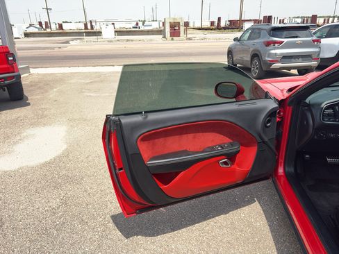 Used 2016 Dodge Challenger SRT w/ Technology Group RWD image 18