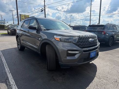 Used 2022 Ford Explorer XLT w/ Equipment Group 202A AWD/4WD image 12