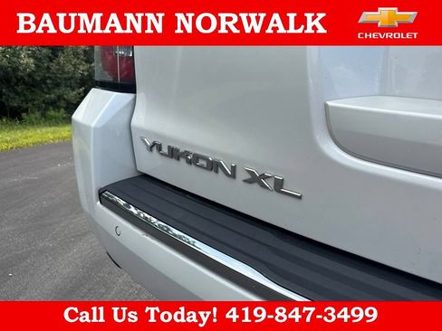 Used 2017 GMC Yukon XL Denali w/ Open Road Package AWD/4WD image 12
