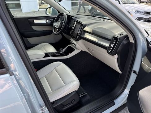 Used 2019 Volvo XC40 T5 Momentum AWD/4WD image 30