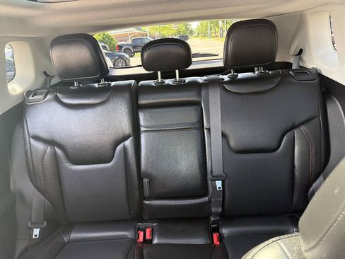 Used 2018 Jeep Compass Trailhawk w/ Leather Interior Group AWD/4WD image 28