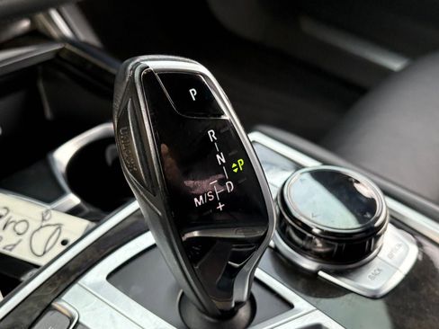 Used 2017 BMW 750i image 23