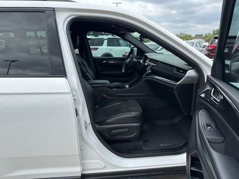 Used 2023 Jeep Grand Cherokee Altitude AWD/4WD image 19
