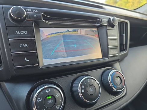 Used 2016 Toyota RAV4 LE FWD image 19
