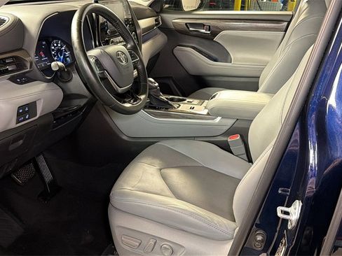 Used 2021 Toyota Highlander Limited image 26