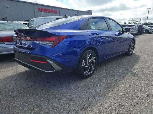 Used 2025 Hyundai Elantra Sport image 9