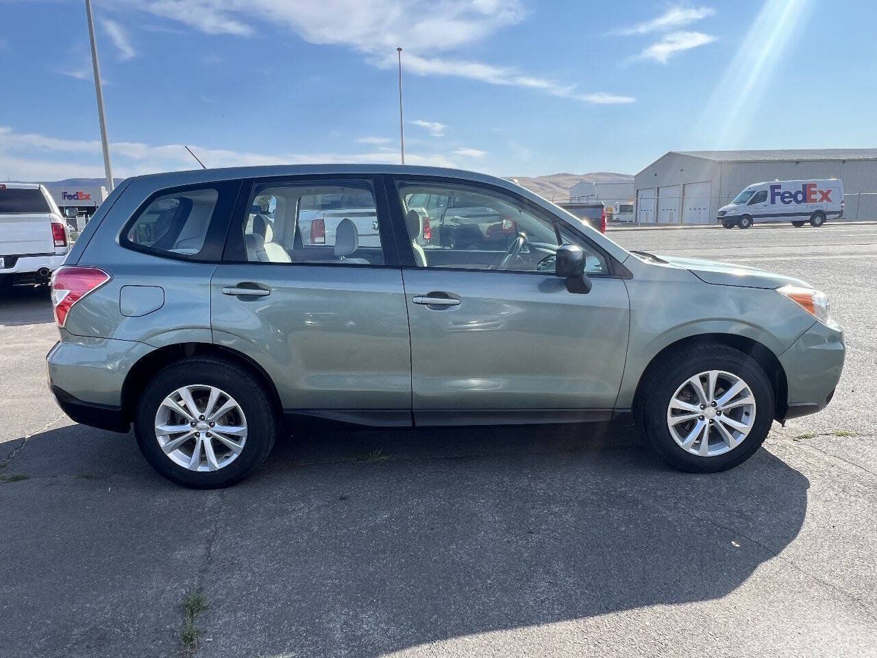 Used 2015 Subaru Forester 2.5i AWD/4WD image 5