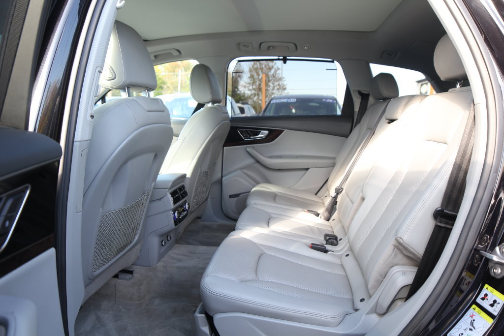 Used 2018 Audi Q7 3.0T Prestige AWD/4WD image 44