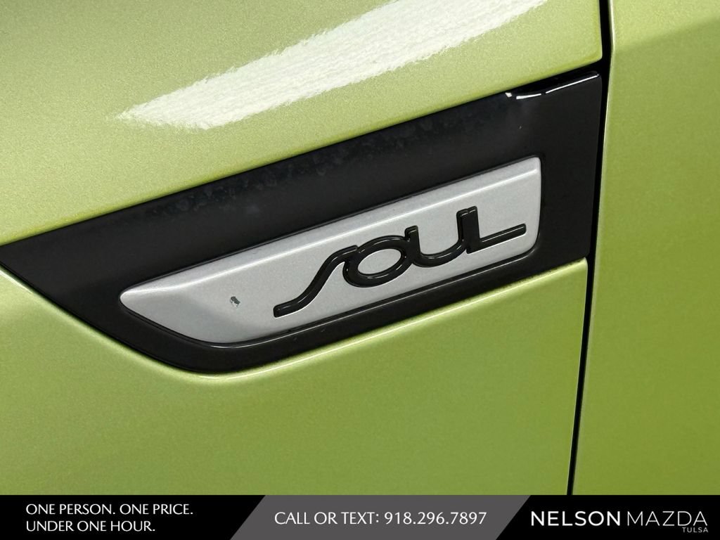 Used 2016 Kia Soul + FWD image 16