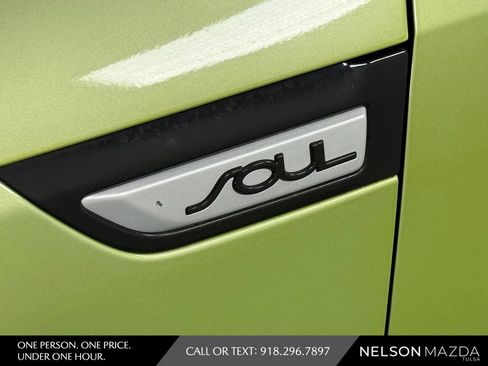Used 2016 Kia Soul + FWD image 16