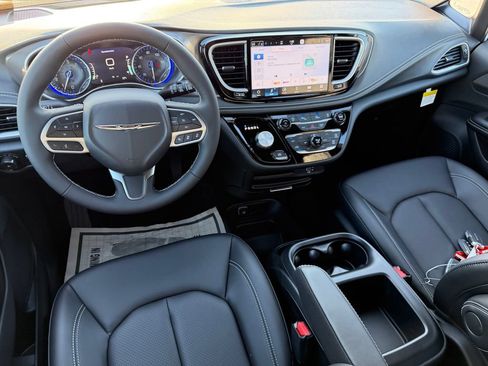 New 2026 Chrysler Pacifica Select FWD image 11
