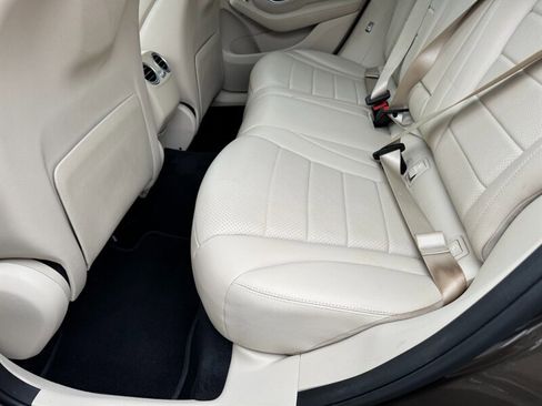 Used 2018 Mercedes-Benz GLC 300 4MATIC w/ Premium Package image 35