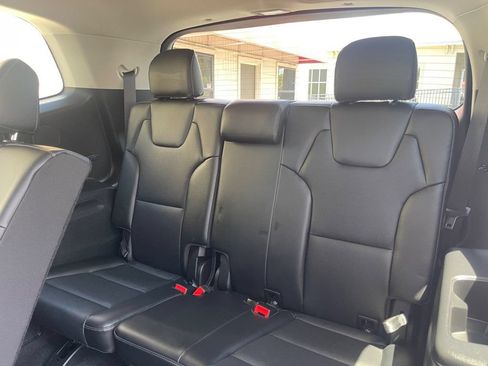 Used 2025 Kia Telluride LX FWD image 12