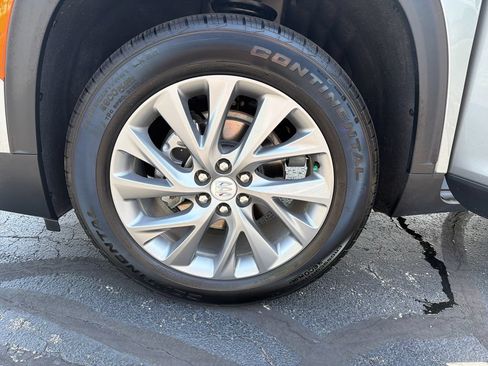 Certified 2025 Buick Enclave Preferred FWD image 34