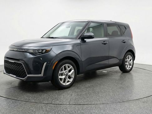 Used 2025 Kia Soul LX w/ LX Technology Package FWD image 3