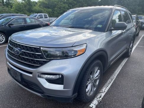 Used 2023 Ford Explorer XLT w/ Equipment Group 202A AWD/4WD image 11