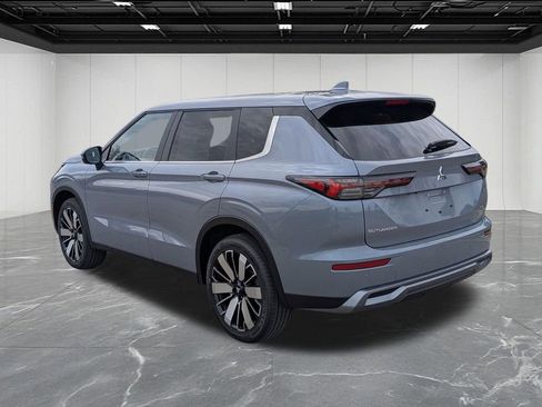 New 2026 Mitsubishi Outlander SE image 3