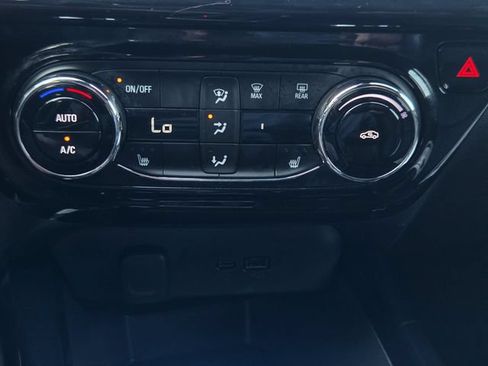 Used 2025 Chevrolet Trax RS w/ Driver Confidence Package FWD image 17