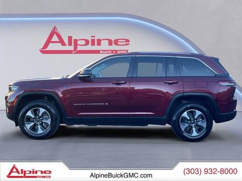 Used 2022 Jeep Grand Cherokee Limited w/ Luxury Tech Group II image 2