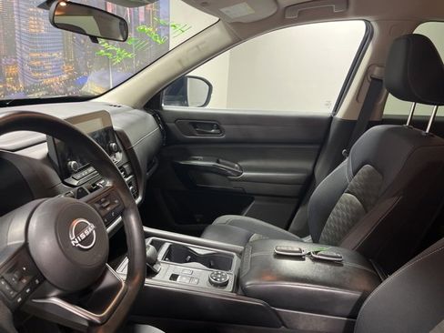 Used 2023 Nissan Pathfinder S image 10