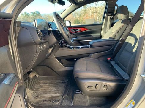 Used 2024 Chevrolet Traverse Z71 w/ Enhanced Driving Package image 40