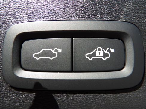 New 2026 Volvo XC40 B5 Ultra w/ Protection Package Premier image 28