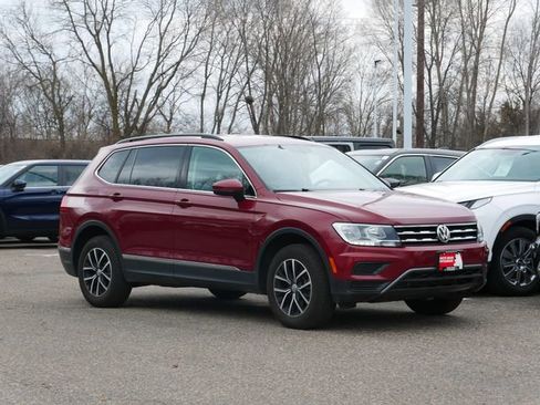 Used 2021 Volkswagen Tiguan SE image 1