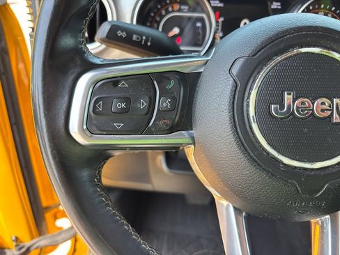 Used 2019 Jeep Wrangler Unlimited Sahara w/ Uconnect 4C Nav & Sound Group AWD/4WD image 10