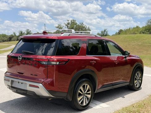 Used 2023 Nissan Pathfinder SL w/ Black Appearance Package AWD/4WD image 5
