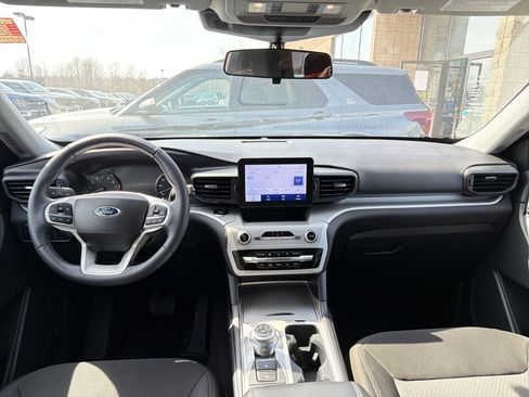Used 2023 Ford Explorer XLT AWD/4WD image 11