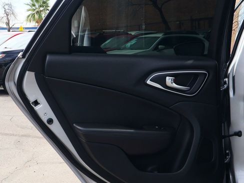 Used 2017 Chrysler 200 Limited Platinum image 32