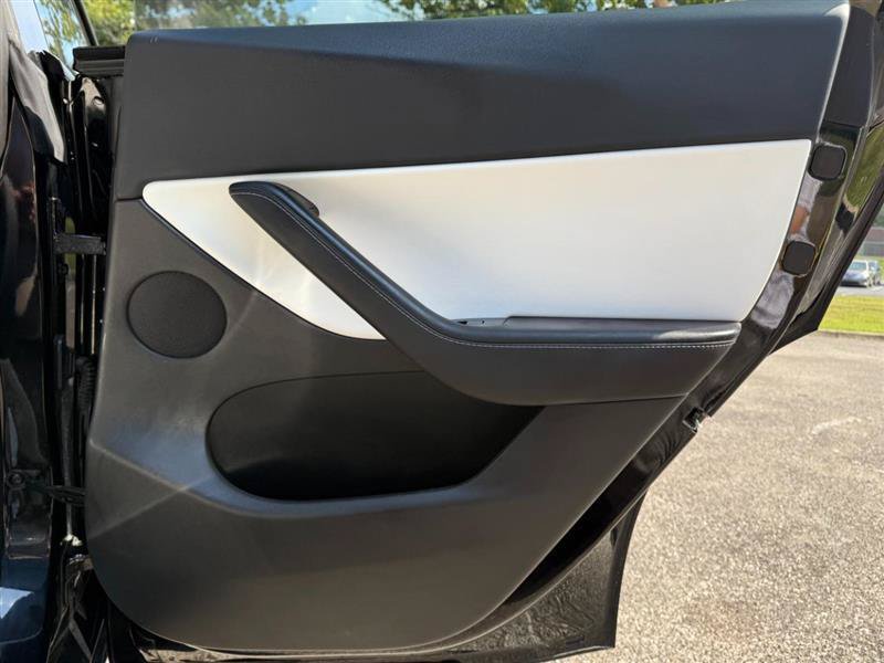 Used 2022 Tesla Model Y Long Range AWD/4WD image 18