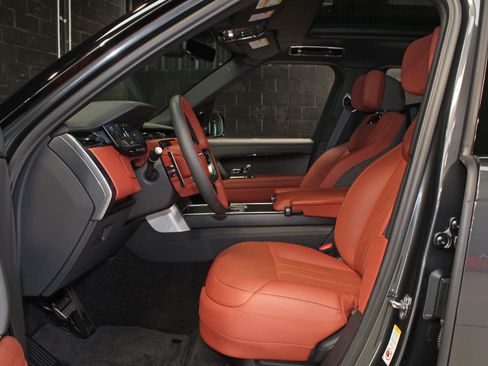 Used 2024 Land Rover Range Rover SV AWD/4WD image 33
