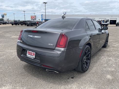 Used 2020 Chrysler 300 S RWD image 4